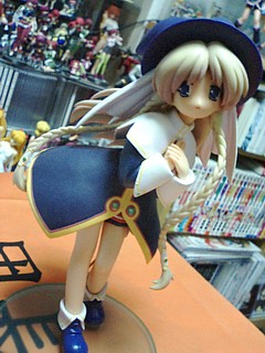 下に敷いてるのは思わず買ってしまったハルヒのバンダナな