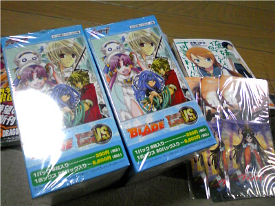 1box購入毎に、BOX特典関連のPRカードとかスリーブとかが3枚貰えるって事で、VGのセパレーターをチョイス。(と言うか、他に目ぼしいものが無かった)アマテラスさんx3枚とギャラティンさんx3枚ゲット
