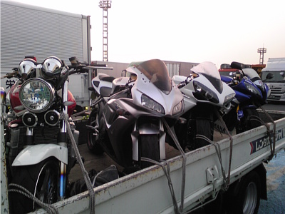 手前からCF1300SF、CBR1000RR、YZF-R1、YZF-R6の今回は4台